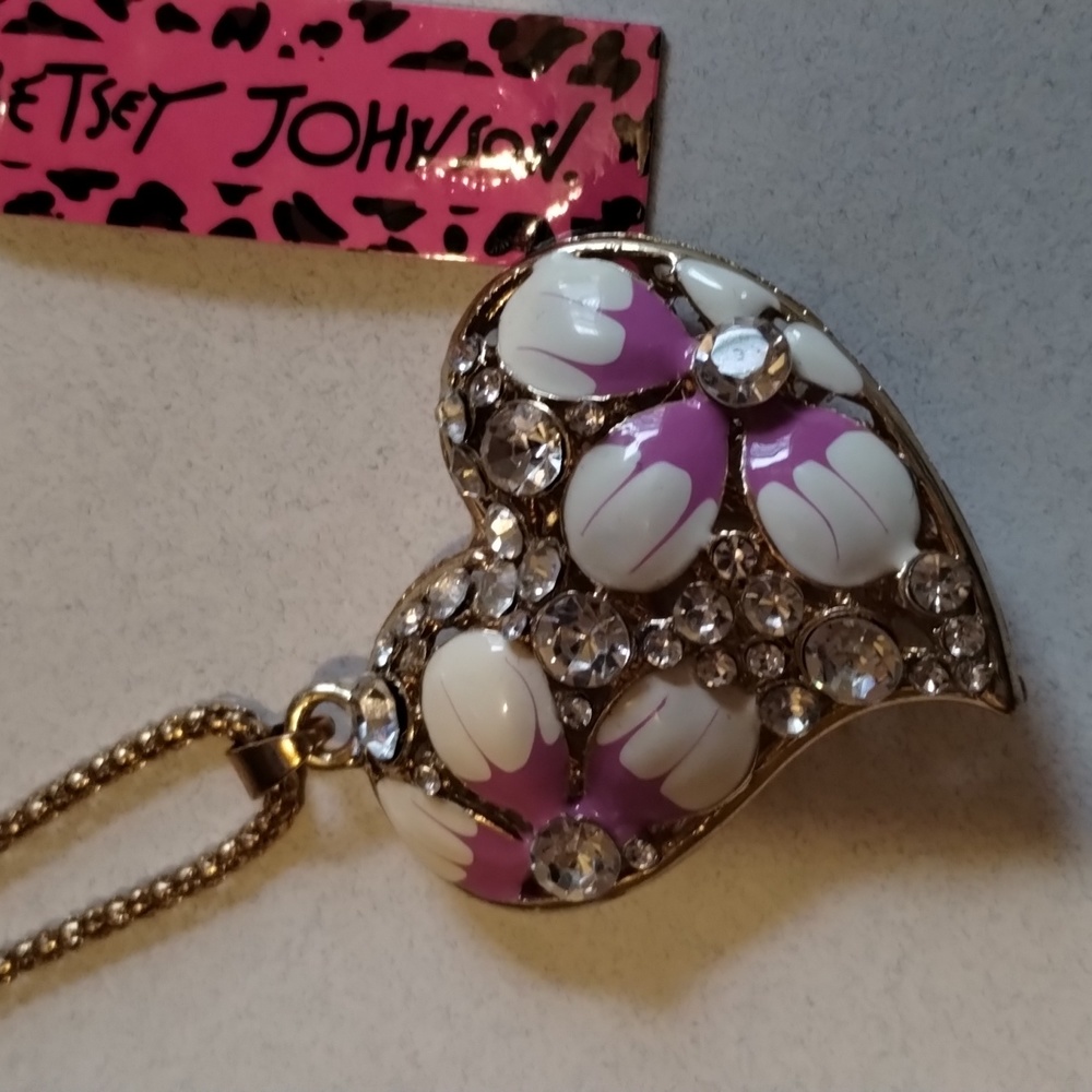 Betsey Puffed Heart Necklace! - Picture 5 of 7